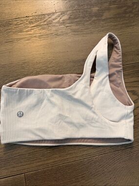 lululemon athletica Ribbed one shoulder white sports bra Top size 4